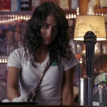 Lizzy Caplan in una foto dell'episodio To Love is to Bury della serie True Blood