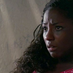 Rutina Wesley in una scena dell'episodio To Love is to Bury della serie tv True Blood