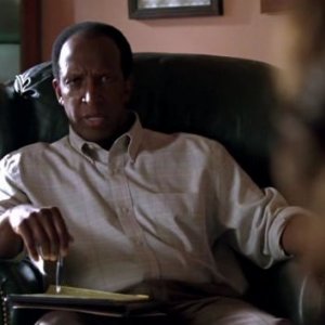 Dorian Harewood in una scena dell'episodio Complication di The Sarah Connor Chronicles