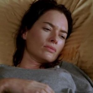Lena Headey in una scena dell'episodio Complication di The Sarah Connor Chronicles