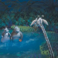 Melmann la giraffa interrompe un momento romantico tra gli ippopotami Gloria e Moto Moto in una scena del film Madagascar 2