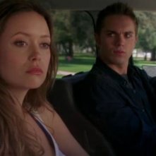 Summer Glau e Thomas Dekker nell'episodio Complication di The Sarah Connor Chronicles