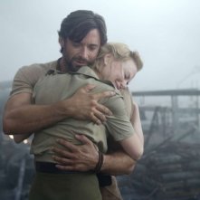 Hugh Jackman e Nicole Kidman in una romantica immagine del film Australia