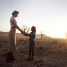 Nicole Kidman e Brandon Walters in una scena del film Australia