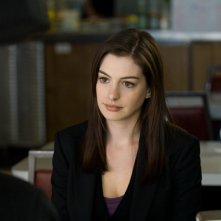 Anne Hathaway è Claire nel film Passengers - Mistero ad alta quota