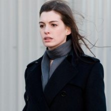 Anne Hathaway è la protagonista del film Passengers - Mistero ad alta quota