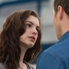 Anne Hathaway interpreta Claire nel film Passengers - Mistero ad alta quota