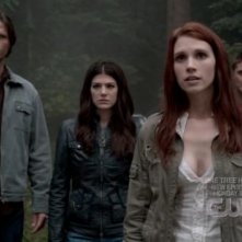 Genevieve Cortese Julie Mcniven Jensen Ackles E Jared Padalecki Nell Episodio Heaven And Hell Della Quarta Stagione Di Supernatural 97229