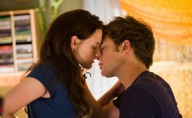 Kristen Stewart e Robert Pattinson in una scena del romantico Twilight