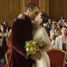 Lambert Wilson e Pilar López de Ayala in una scena del film Baby Love