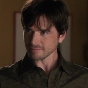 Matthew Settle nell'episodio 'La Torta ti fa bella' della prima stagione di Gossip Girl