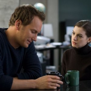 Patrick Wilson e Anne Hathaway in un'immagine del film Passengers