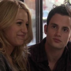 Penn Badgley e Blake Lively nell'episodio 'Un Compleanno da ricordare' della prima stagione di Gossip Girl