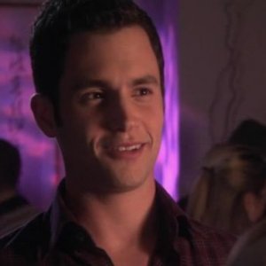 Penn Badgley nell'episodio 'Un Compleanno da ricordare' della prima stagione di Gossip Girl