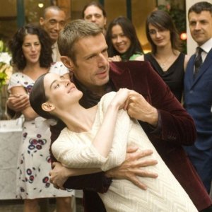 Pilar López de Ayala e Lambert Wilson in un'immagine di Baby Love