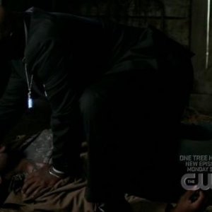 Robert Wisdom 'esorcizza' un demone nell'episodio 'Heaven and Hell' della quarta stagione di Supernatural