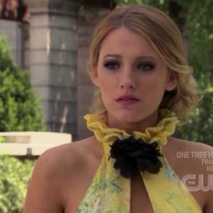 Blake Lively alla cerimonia matrimoniale nell'episodio ' Le strade si dividono ' della serie tv Gossip Girl