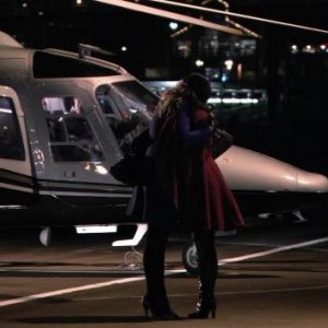 Blake Lively e Leighton Meester in una scena nell'episoodio 'La sottile linea tra Chuck e Nate' della serie tv Gossip Girl