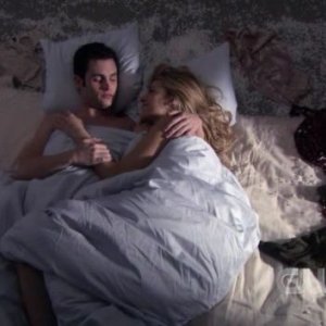 Blake Lively e Penn Badgley dopo una notte di passione dell'episodio 'Un fidanzato tutto suo' della serie tv Gossip Girl