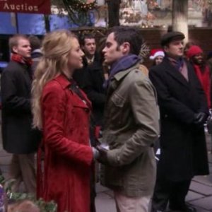 Blake Lively e Penn Badgley in una scena dell'episodio 'Un fidanzato tutto suo' della serie tv Gossip Girl