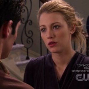 Blake Lively in una scena  dell'episodio 'Gioco Duro' della prima stagione della serie tv Gossip Girl