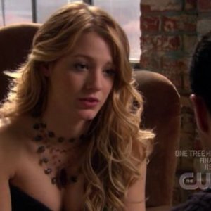 Blake Lively in una scena dell'episodio ' Le strade si dividono ' della serie tv Gossip Girl