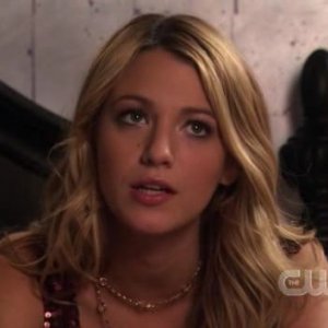 Blake Lively in una scena dell'episodio 'Un fidanzato tutto suo' della serie tv Gossip Girl