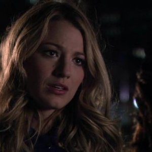 Blake Lively in una scena nell'episoodio 'La sottile linea tra Chuck e Nate' della serie tv Gossip Girl