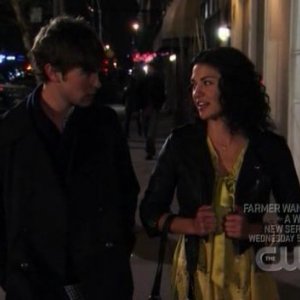 Chace Crawford e Jessica Szohr in una scena dell'episodio ' L'arrivo di Georgina ' della serie tv Gossip Girl