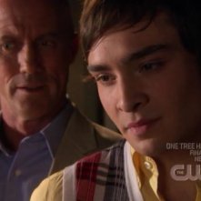 Ed Westwick con Robert John Burke nell'episodio 'Le strade si dividono' della serie tv Gossip Girl