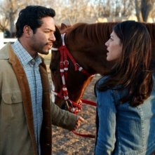 Genevieve Cortese insieme a Greg Serano nella prima stagione di Wildfire