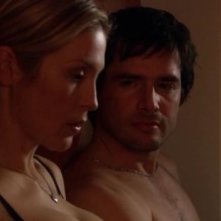 Kelly Rutherford e Matthew Settle in una scena dell'episodio ' Le strade si dividono ' della serie tv Gossip Girl