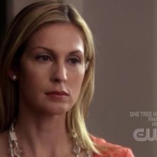 Kelly Rutherford in una scena dell'episodio ' Le strade si dividono ' della serie tv Gossip Girl