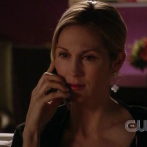 Kelly Rutherford nel ruolo di Lily nella serie tv Gossip Girl, episodio: Quello che in realtà siamo