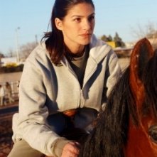 Kris, interpretata daGenevieve Cortese, nella prima stagione della serie tv Wildfire