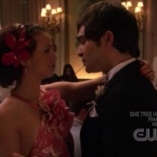 Leighton Meester balla con Ed Westwick nell'episodio ' Le strade si dividono ' della serie tv Gossip Girl