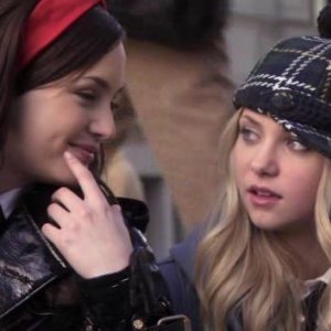 Leighton Meester e Taylor Momsen nell'episoodio 'La sottile linea tra Chuck e Nate' della serie tv Gossip Girl