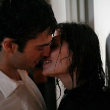 Luca Argentero e Claudia Pandolfi in una scena del film Solo un padre