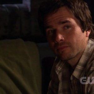 Matthew Settle nel ruolo di Rufus nella serie tv Gossip Girl, episodio: Quello che in realtà siamo