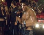 Vinci la T-shirt di Never Back Down