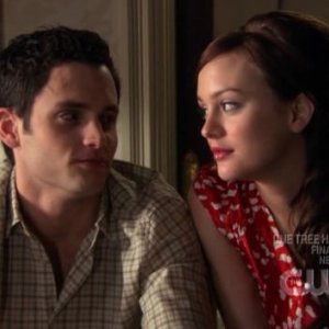 Penn Badgley e Leighton Meester complottano insieme in una scena dell'episodio ' Le strade si dividono ' della serie tv Gossip Girl