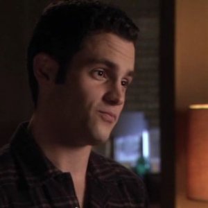 Penn Badgley in una scena nell'episoodio 'La sottile linea tra Chuck e Nate' della serie tv Gossip Girl