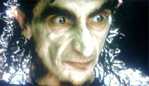 Pistoni interpreta Teschio in Nero Bifamiliare