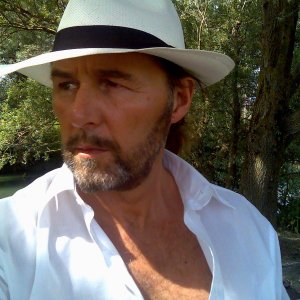 Un primo piano di Luigi Pavan