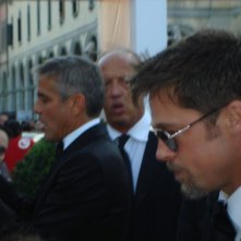 Venezia 2008 Pitt E Clooney Firmano Autografi Ai Fan 97428