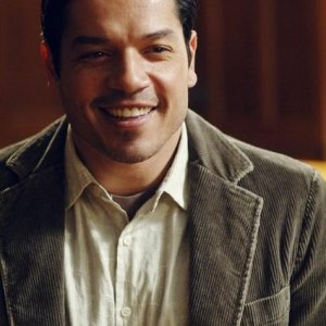 Greg Serano in una scena dell'episodio 'Le cose cambiano - Parte 1' della serie tv Wildfire