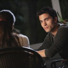 Ignacio Serricchio durante una scena dell'episodio 'Uno su cui contare' della serie tv Wildfire