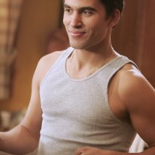 Ignacio Serricchio in un momento dell'episodio 'Uno su cui contare' della serie tv Wildfire