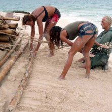 Isola Dei Famosi 6 Jeans Strappati E Grinta Per Belen Rodriguez Alle Prese Con La Zattera Con Lei Luxuria E Carlo Capponi 97733