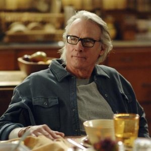 John Terry in una sequenza dell'episodio ' Le cose cambiano - Parte 1' della serie tv Wildfire